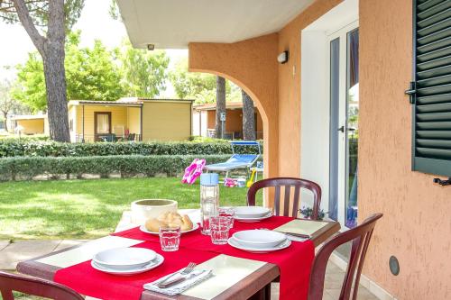 Camping Village Baia Azzurra - Bungalow 'De Luxe' - 40m² - 2 bedrooms - Photo 2