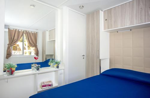 Camping Village Baia Azzurra - Bungalow Trendy - Photo 4