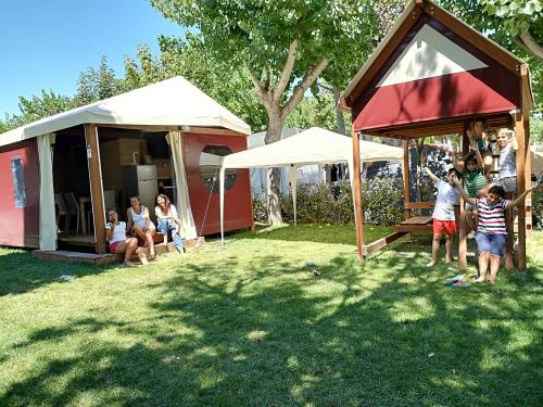 Eurcamping Roseto - Mini Lodge Lagrein Plus, private garden - Photo 1