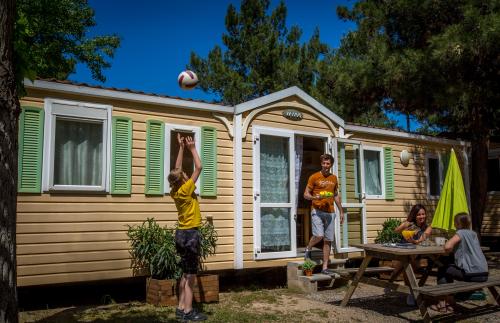 Camping MARINA PLAGE - Mobil-home Constellation L5 (sleeps 5 to 8 people) - Photo 1