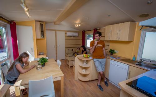 Camping MARINA PLAGE - Mobil-home Constellation L5 (sleeps 5 to 8 people) - Photo 6