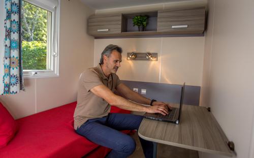 Camping MARINA PLAGE - Mobil-home IRM Super Apollon S1 (sleeps 8 to 10 people) - Photo 3