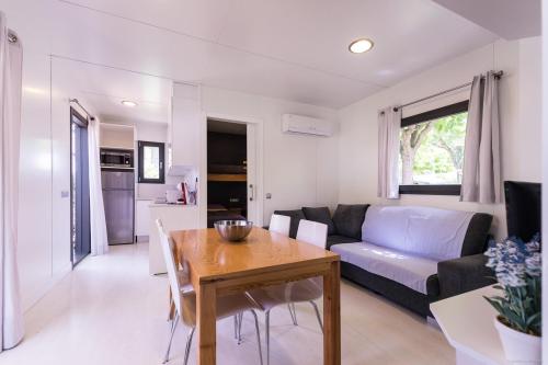 CAMPING GLOBO ROJO BARCELONA - Bungalow Infinity 5 - Photo 5