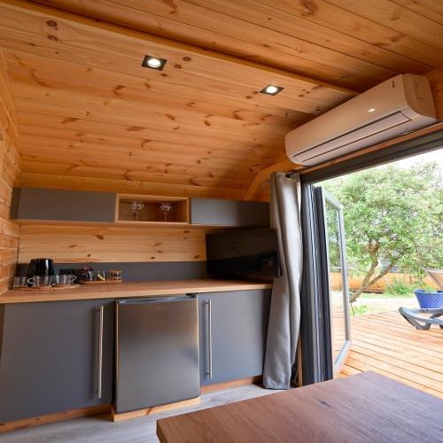 Camping du Domaine de Massereau - Barrel La Tourie - Master suite - Photo 6