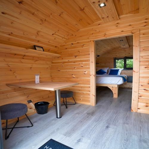 Camping du Domaine de Massereau - Barrel La Tourie - Master suite - Photo 7