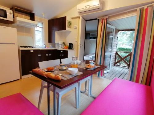 Camping du Domaine de Massereau - Mobile home Détente - 2 bedrooms - Photo 3