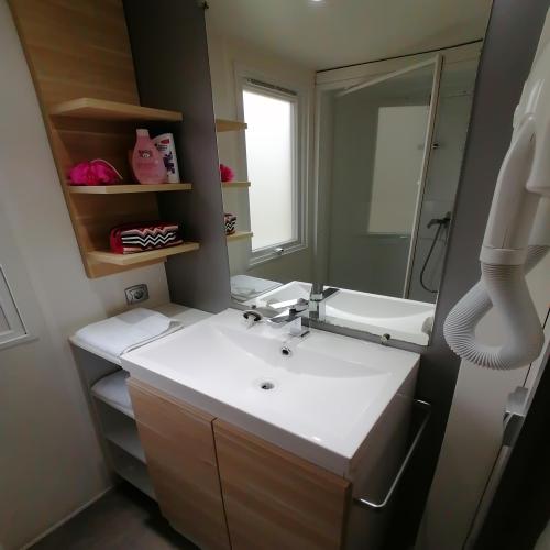 Camping du Domaine de Massereau - Mobile home Rencontre - 2 bedrooms - Photo 8