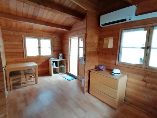 Camping du Domaine de Massereau - Wooden cabin - 2 bedrooms - Photo 2