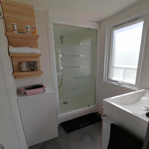 Camping du Domaine de Massereau - Mobile home Héritage - 2 bedrooms - Photo 4