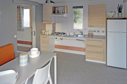 Camping Sandaya Cypsela Resort - Cottage 2 bedrooms **** adapted to the people with reduced mobility - Photo 2