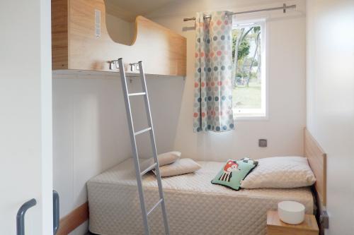 Camping Sandaya Cypsela Resort - Cottage 2 bedrooms **** adapted to the people with reduced mobility - Photo 5