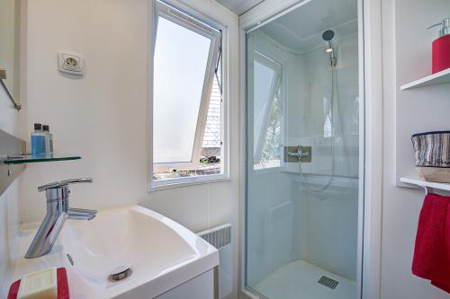Camping Sandaya Cypsela Resort - Cottage 2 bedrooms airconditioning** - Photo 6