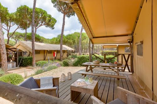 Camping Sandaya Cypsela Resort - LODGE SAFARI 2 bedrooms**** - Photo 2