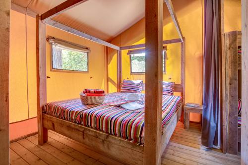 Camping Sandaya Cypsela Resort - LODGE SAFARI 2 bedrooms**** - Photo 4