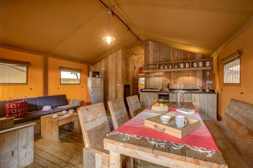 Camping Sandaya Cypsela Resort - LODGE SAFARI 3 bedrooms**** - Photo 2