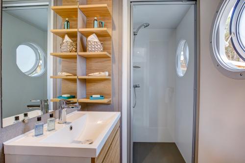 Camping Sandaya Cypsela Resort - Cottage 2 bedrooms air-conditioning**** - Photo 6