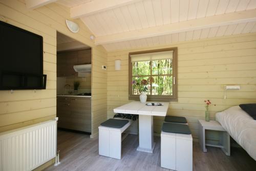 RCN Vakantiepark de Noordster - Kampeerchalet de Morgenster - Photo 3