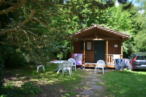 Camping de Saulieu - Mini-chalet Isabelle without toilet blocks - Photo 1