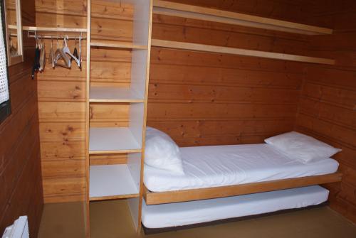 Camping de Saulieu - Mini-chalet Isabelle without toilet blocks - Photo 5