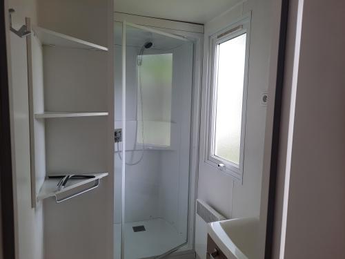 Camping de Saulieu - Mobile home Super Mercure Regular - Photo 6