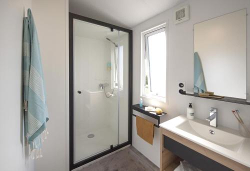 Camping Reine Mathilde - Mobilhome CONFORT PLUS - 2 Bedrooms - Photo 8