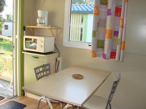 Camping Reine Mathilde - Chalet CONFORT - 1 Bedroom 25m² - Photo 3