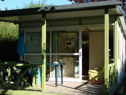 Camping Reine Mathilde - CHALET ILO - 2 Bedrooms 28m² - Photo 2