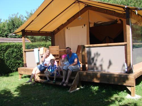 Camping Reine Mathilde - LODGE VICTORIA 30m² with 10m² sheltered terrace - Photo 1