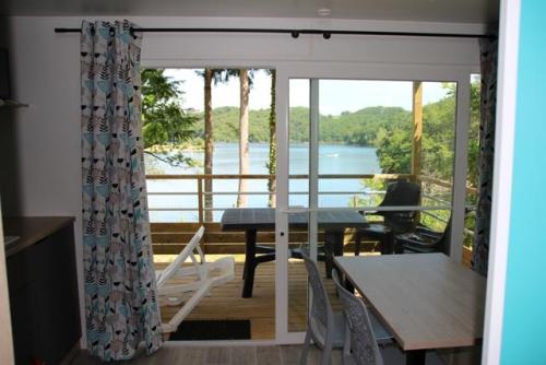 Camping du Viaduc - Mobile-home - Lodge Bleu du Lac - Photo 4