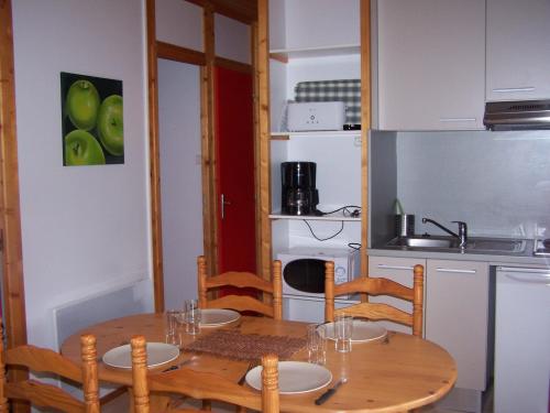 Flower Camping La Rochelambert - Chalet Marina Confort+ 30m² - 2 bedrooms + sheltered terrace 15m² - Photo 6