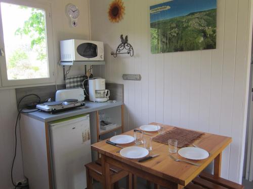 Flower Camping La Rochelambert - Cabanon ECO Jaune 12m² 1 bedroom + Terrace 3m² - without toilet block - Photo 7