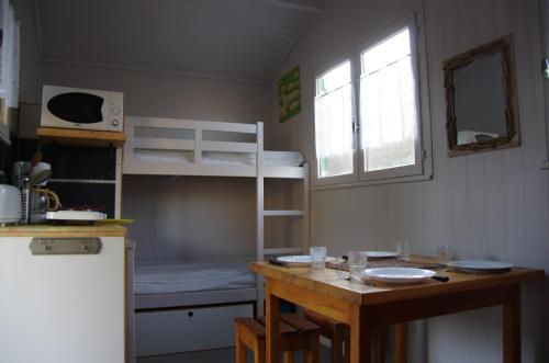 Flower Camping La Rochelambert - Cabanon ECO Vert 10m² + Terrace 3m² - without toilet block - Photo 6