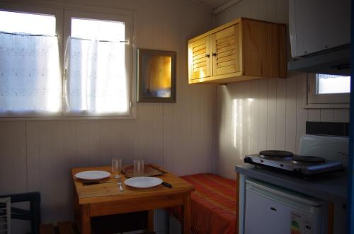Flower Camping La Rochelambert - Cabanon ECO Bleu 8m² + Terrace 3m² - without toilet block - Photo 5