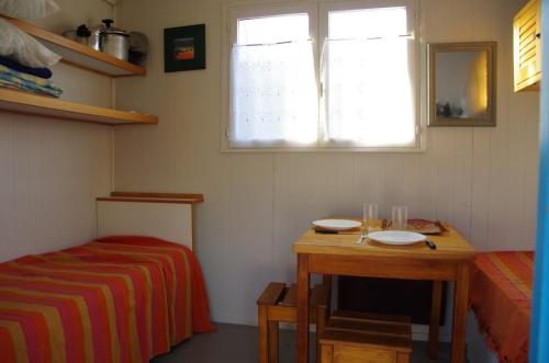 Flower Camping La Rochelambert - Cabanon ECO Bleu 8m² + Terrace 3m² - without toilet block - Photo 6
