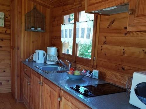 Flower Camping La Rochelambert - Gipsy caravan Velay Confort+ 18m² + Velay 18m² terras 15m² - Photo 4