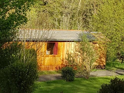 Flower Camping La Rochelambert - Wooden hut Trappeur Premium 17 m² - 1 bedroom - terrace 30m² - with bathroom - Photo 1