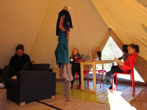 Flower Camping La Rochelambert - Nomadic tent Confort 36m² 2 bedrooms + Terrace 10m² - No bathroom - Photo 3