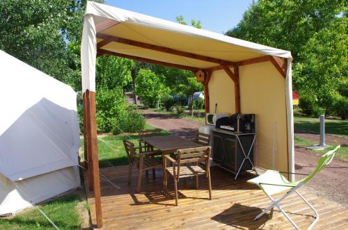 Flower Camping La Rochelambert - Nomadic tent Confort 36m² 2 bedrooms + Terrace 10m² - No bathroom - Photo 8