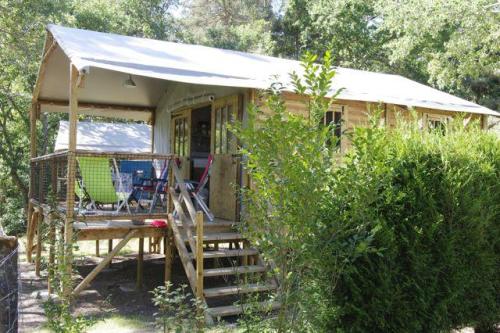 Flower Camping La Rochelambert - Cabin Lodge 4 saisons Confort+ 25m² - 25m²- 2 bedrooms + sheltered terrace 12m² - Photo 4