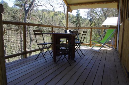 Flower Camping La Rochelambert - Cabin Lodge 4 saisons Confort+ 25m² - 25m²- 2 bedrooms + sheltered terrace 12m² - Photo 5