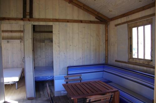 Flower Camping La Rochelambert - Cabin Lodge 4 saisons Confort+ 25m² - 25m²- 2 bedrooms + sheltered terrace 12m² - Photo 8