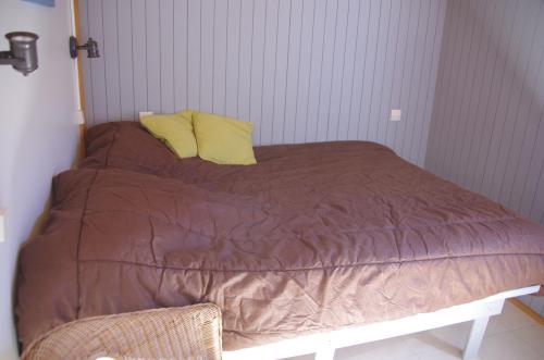 Flower Camping La Rochelambert - Chalet Marina Confort+ 30m² 2 bedrooms - adapted to the people with reduced mobility + sheltered terrace 15m² - Photo 5