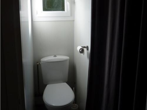 Flower Camping La Rochelambert - Chalet Jade Confort+ 30m² 2 bedrooms + sheltered terrace 15m² - Photo 3