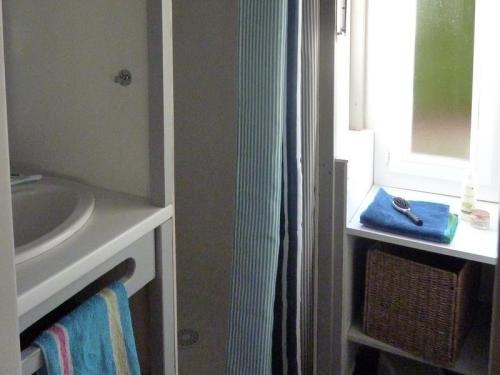Flower Camping La Rochelambert - Chalet Jade Confort+ 30m² 2 bedrooms + sheltered terrace 15m² - Photo 5