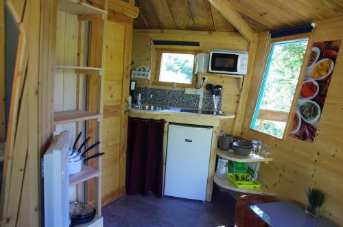 Flower Camping La Rochelambert - Cabin Robinson Confort+ 15m² - 1 bedroom - bathroom + terrace 14m² - Photo 4