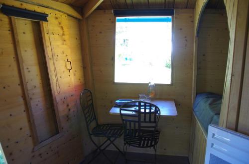 Flower Camping La Rochelambert - Cabin Robinson Confort+ 15m² - 1 bedroom - bathroom + terrace 14m² - Photo 5