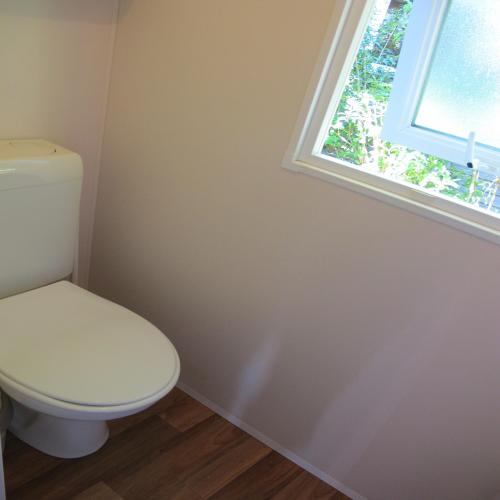 Camping La Chatonnière - Mobil home Super Mercure 30m² - 2 bedrooms with a covered terrace - Photo 10