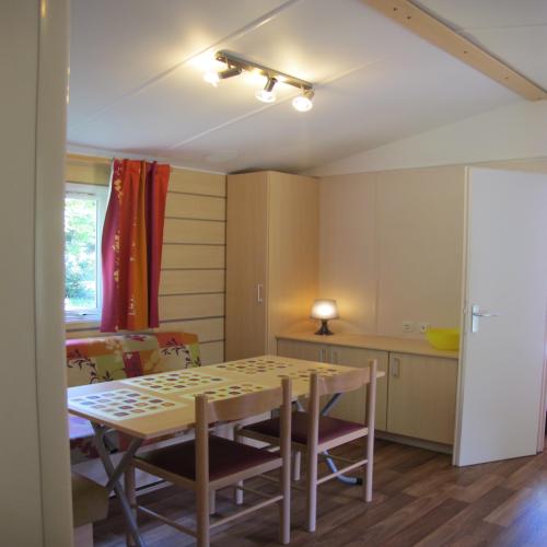 Camping La Chatonnière - Mobil home Super Mercure 30m² - 2 bedrooms with a covered terrace - Photo 5