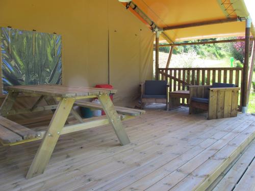Camping La Chatonnière - safari tent, 2 chambres avec terrasse couverte, 38m² - Photo 3