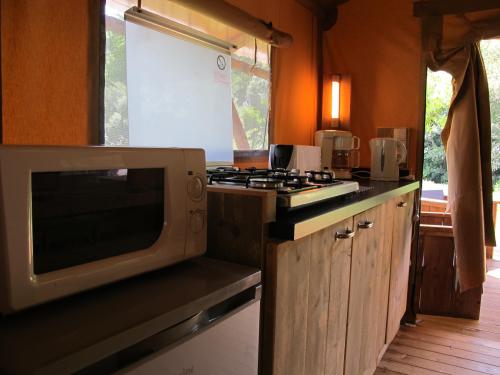 Camping La Chatonnière - safari tent, 2 chambres avec terrasse couverte, 38m² - Photo 7